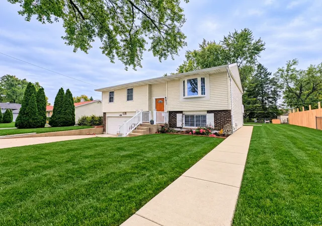 Single family home for sale at 1468 Van Meter Dr, Glendale Heights, IL 60139 | MLS# 12787725