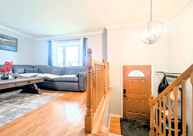 Photo 2 of Single family home for sale at 1468 Van Meter Dr, Glendale Heights, IL 60139 | MLS# 12787725 | Listing updated on 2026-10-20