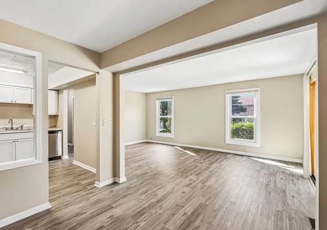 Listing Photo 4 - Condo for sale in building located at 1760 Bristol Walk, Hoffman Estates, IL 60169 - Unit #B