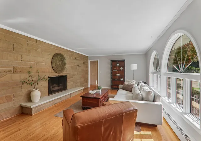 Photo 4 of Single family home for sale at 424 Otis Rd, Barrington, IL 60010 | MLS# 12787741 | Listing updated on 2026-10-21