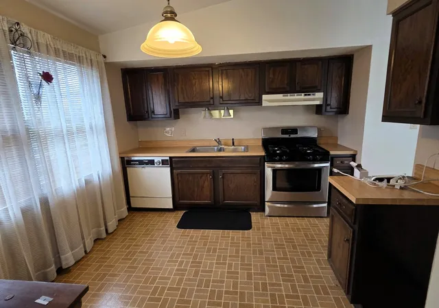 Listing Photo 5 - Condo for sale in building located at 4122 193Rd St, Country Club Hills, IL 60478 - Unit #258