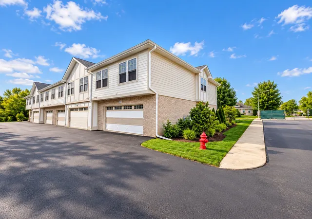 Photo 2 of Townhouse for sale at 647 Ruby St, Crystal Lake, IL 60014 | MLS# 12787751 | Listing updated on 2026-10-23