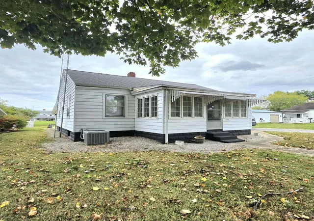 Photo 1 of Single family home for sale at 305 N Pearl St, Mc Leansboro, IL 62859 | MLS# 12787777 | Listing updated on 2026-10-22
