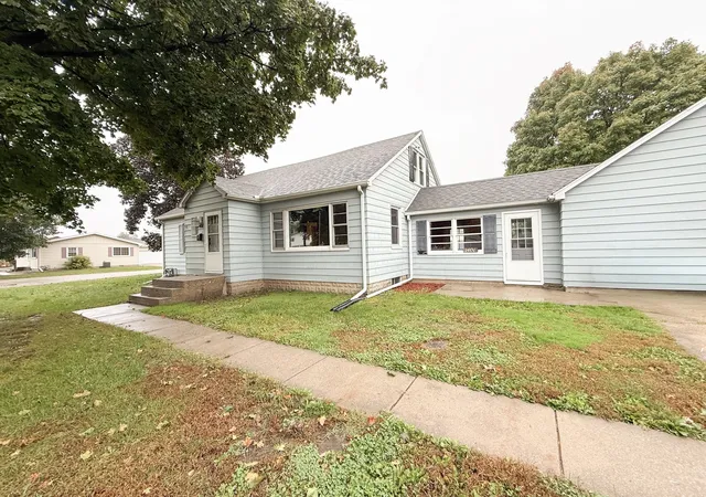 Photo 2 of Single family home for sale at 1401 14th Avenue, Rock Falls, IL 61071 | MLS# 12787784 | Listing updated on 2026-10-23