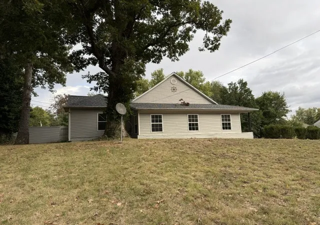 Photo 3 of Single family home for sale at 1024 Tolle Rd, Mt Vernon, IL 62864 | MLS# 12787798 | Listing updated on 2026-10-20