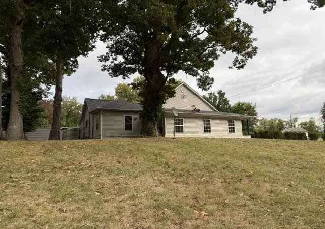 Photo 4 of Single family home for sale at 1024 Tolle Rd, Mt Vernon, IL 62864 | MLS# 12787798 | Listing updated on 2026-10-20