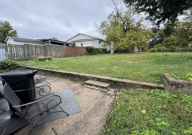 Photo 2 of Sale Pending at 621 Jefferson St, Quincy, IL 62301 | MLS# 12787799 | Listing updated on 2026-10-22
