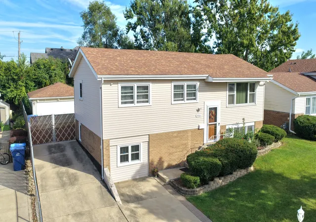 Single family home for sale at 9001 S Maple Ln, Hickory Hills, IL 60457 | MLS# 12787809
