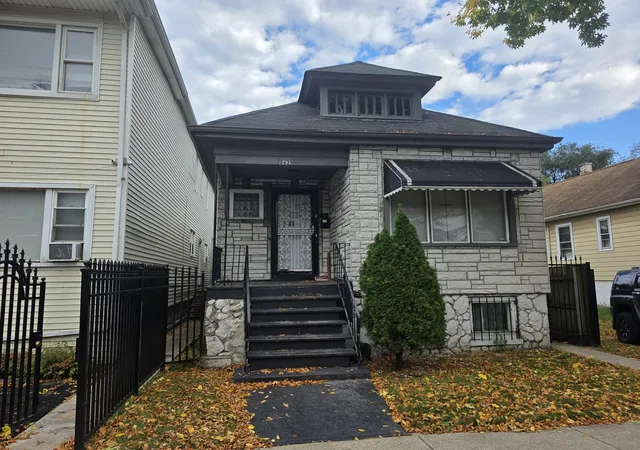 Photo 1 of Single family home for sale at 8621 S Marquette Ave, Chicago, IL 60617 | MLS# 12787813 | Listing updated on 2026-10-24