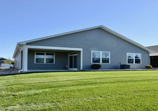 Photo 3 of Single family home for sale at 2495 Laurel Ct, Wonder Lake, IL 60097 | MLS# 12787814 | Listing updated on 2026-10-22