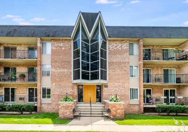 Listing Photo 1 - Condo for sale in building located at 1001 N Mill St, Naperville, IL 60563 - Unit #307