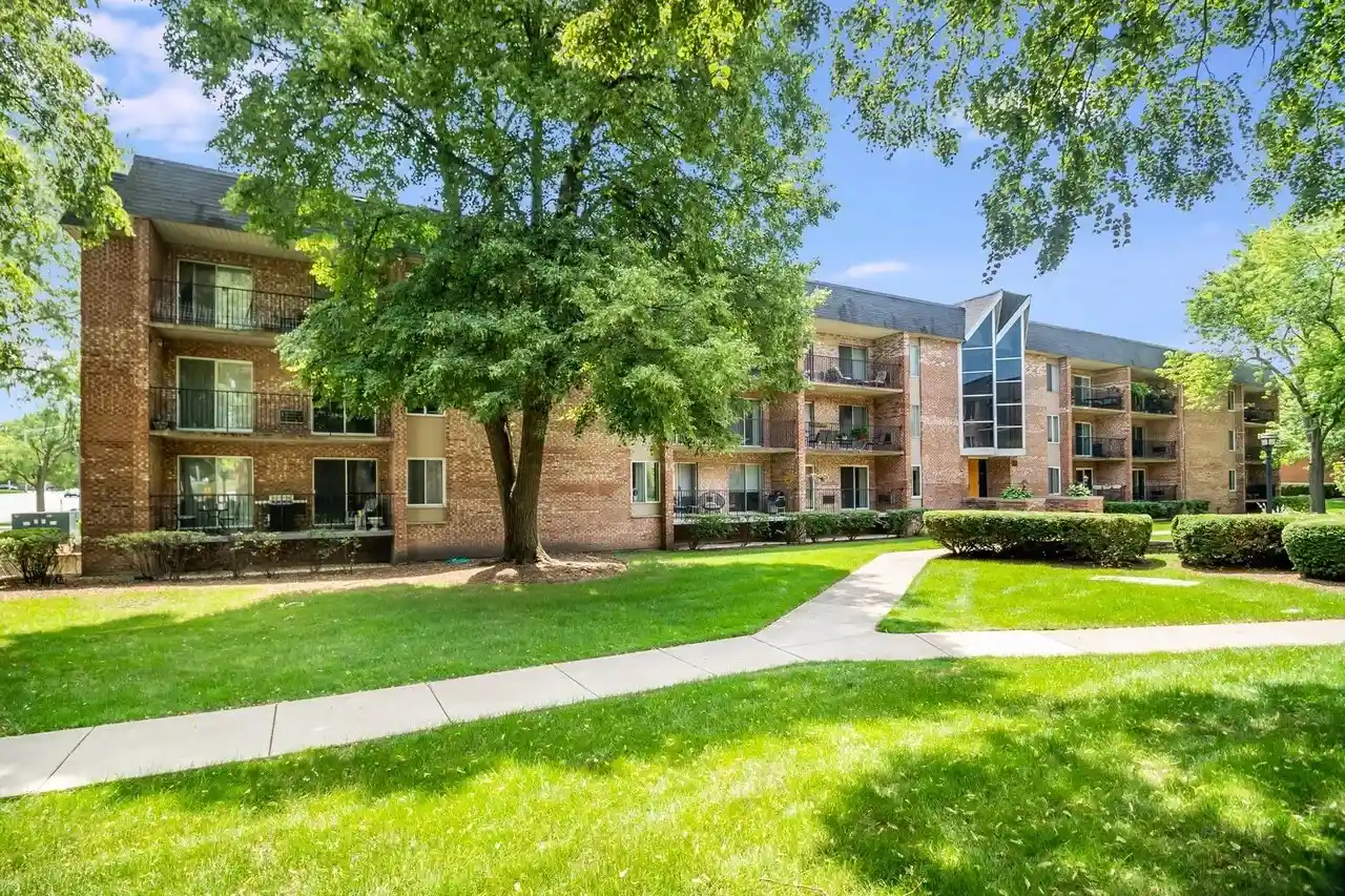 Listing Photo 2 - Condo for sale in 1001 N Mill St located at 1001 N Mill St, Naperville, IL 60563 - Unit #307