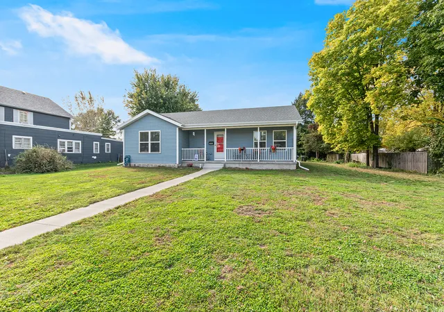 Photo 1 of Single family home for sale at 350 S Broadway St, Coal City, IL 60416 | MLS# 12787836 | Listing updated on 2026-10-22