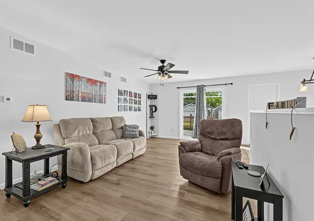 Photo 4 of Single family home for sale at 350 S Broadway St, Coal City, IL 60416 | MLS# 12787836 | Listing updated on 2026-10-22