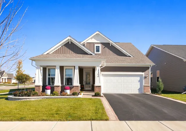 Photo 3 of Single family home for sale at 3300 Fulshear Cir, Aurora, IL 60503 | MLS# 12787838 | Listing updated on 2026-10-20