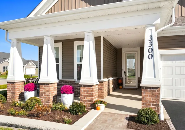 Photo 2 of Single family home for sale at 3300 Fulshear Cir, Aurora, IL 60503 | MLS# 12787838 | Listing updated on 2026-10-20