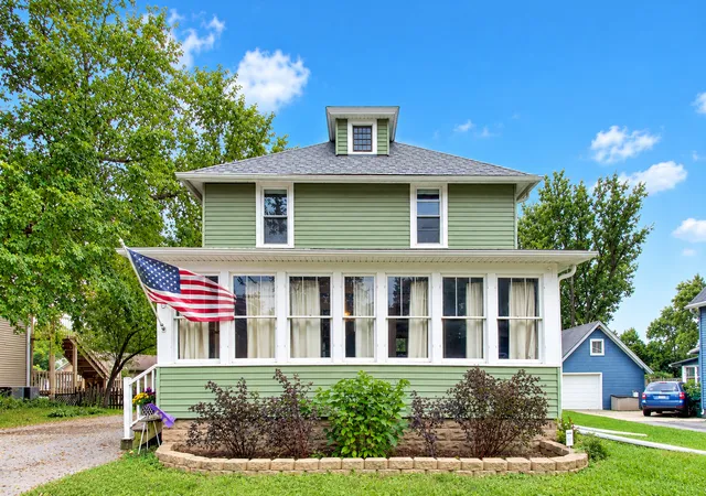 Single family home for sale at 750 E Wilson St, Batavia, IL 60510 | MLS# 12787839