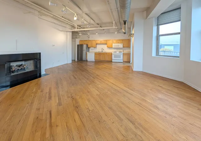 Photo 2 of Condo for sale at 500 S Clinton St #332, Chicago, IL 60607 | MLS# 12787842 | Listing updated on 2026-10-23