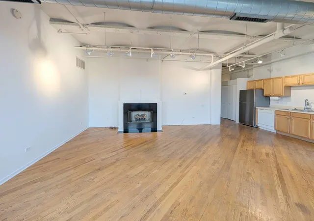 Photo 3 of Condo for sale at 500 S Clinton St #332, Chicago, IL 60607 | MLS# 12787842 | Listing updated on 2026-10-23