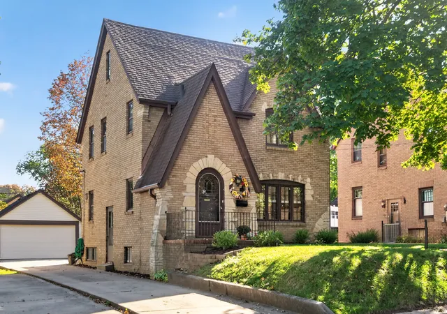 Photo 1 of Single family home for sale at 623 Robert Ave, Rockford, IL 61107 | MLS# 12787846 | Listing updated on 2026-10-27