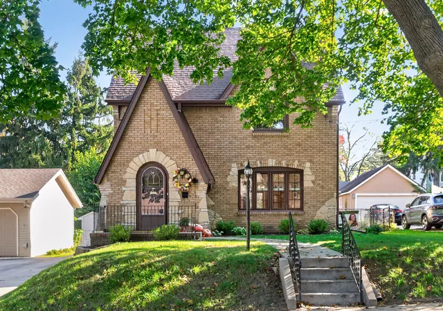 Photo 2 of Single family home for sale at 623 Robert Ave, Rockford, IL 61107 | MLS# 12787846 | Listing updated on 2026-10-27