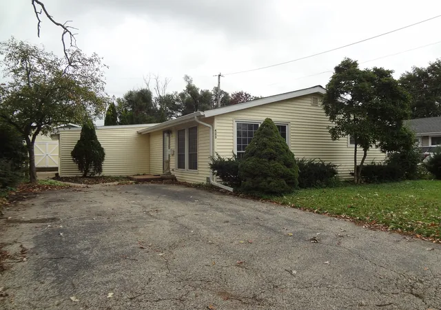 Single family home for sale at 423 Blackhawk Ave, Carpentersville, IL 60110 | MLS# 12787849