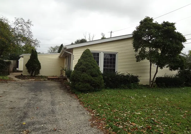 Photo 1 of Single family home for sale at 423 Blackhawk Ave, Carpentersville, IL 60110 | MLS# 12787849 | Listing updated on 2026-10-21