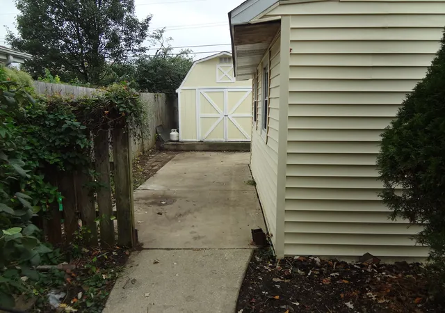 Photo 3 of Single family home for sale at 423 Blackhawk Ave, Carpentersville, IL 60110 | MLS# 12787849 | Listing updated on 2026-10-21