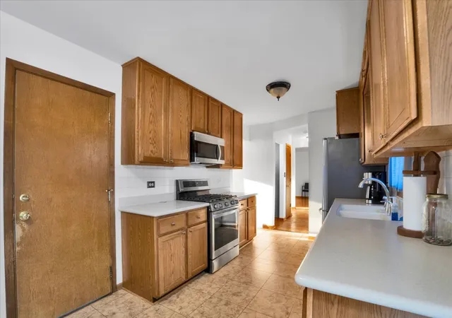 Photo 4 of Single family home for sale at 1177 Stark Pl, Des Plaines, IL 60016 | MLS# 12787863 | Listing updated on 2026-10-29