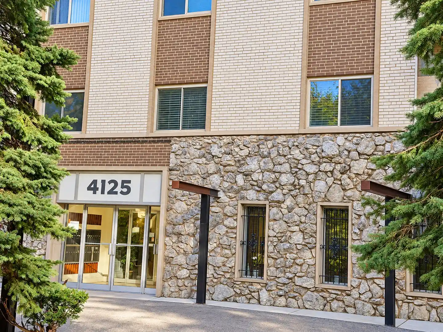 Listing Photo 2 - Condo for sale in 4125 N Keystone Ave located at 4125 N Keystone Ave, Chicago, IL 60641 - Unit #206
