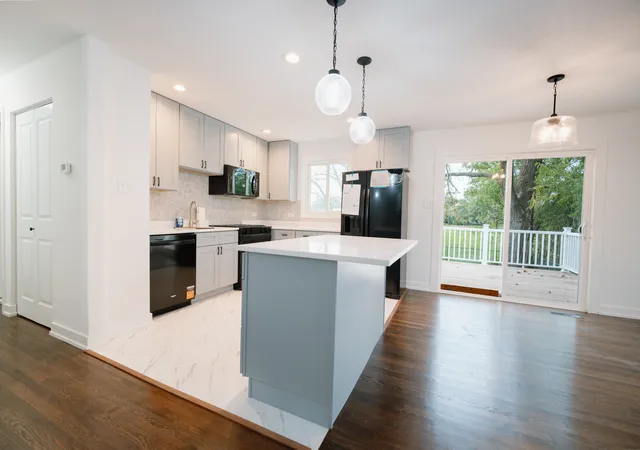 Photo 4 of Single family home for sale at 3500 Laurel Ln, Hazel Crest, IL 60429 | MLS# 12787871 | Listing updated on 2026-10-22