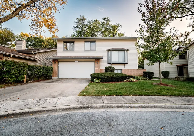 Photo 2 of Single family home for sale at 3405 Golfview Dr, Hazel Crest, IL 60429 | MLS# 12787876 | Listing updated on 2026-10-22