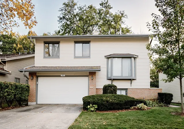 Photo 1 of Single family home for sale at 3405 Golfview Dr, Hazel Crest, IL 60429 | MLS# 12787876 | Listing updated on 2026-10-22