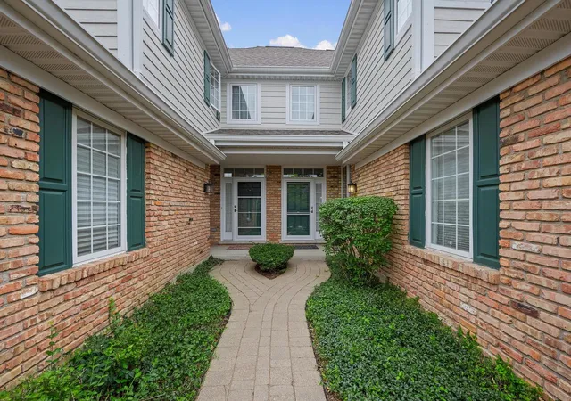 Photo 1 of Townhouse for sale at 316 Reserve Cir, Clarendon Hills, IL 60514 | MLS# 12787878 | Listing updated on 2026-10-23