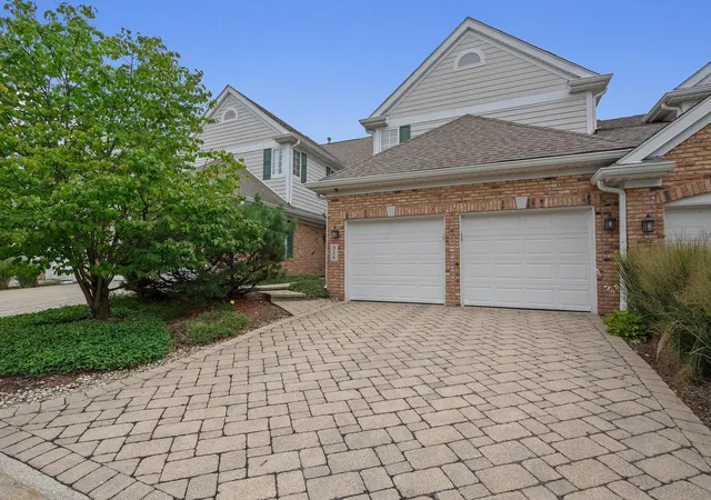 Photo 2 of Townhouse for sale at 316 Reserve Cir, Clarendon Hills, IL 60514 | MLS# 12787878 | Listing updated on 2026-10-23
