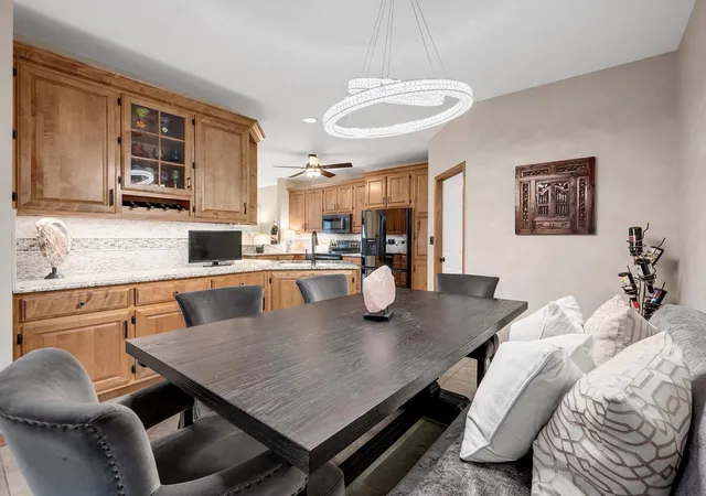 Photo 4 of Townhouse for sale at 316 Reserve Cir, Clarendon Hills, IL 60514 | MLS# 12787878 | Listing updated on 2026-10-23