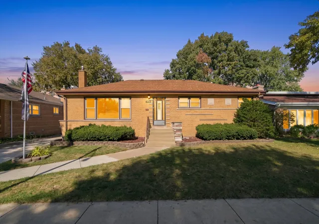 Single family home for sale at 2818 W 101st Street, Evergreen Park, IL 60805 | MLS# 12787879