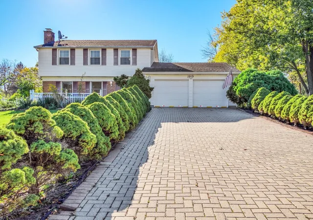 Photo 1 of Single family home for sale at 1919 Arklow Pl, Schaumburg, IL 60194 | MLS# 12787895 | Listing updated on 2026-10-21