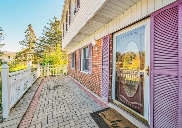 Photo 3 of Single family home for sale at 1919 Arklow Pl, Schaumburg, IL 60194 | MLS# 12787895 | Listing updated on 2026-10-21