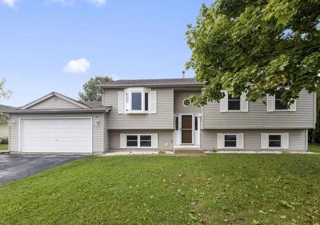 Single family home for sale at 219 Newport Trl, McHenry, IL 60050 | MLS# 12787900
