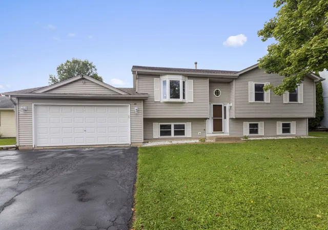 Photo 2 of Single family home for sale at 219 Newport Trl, Mc Henry, IL 60050 | MLS# 12787900 | Listing updated on 2026-10-23