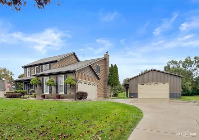 Photo 3 of Single family home for sale at 6 Fox Run Dr, Newark, IL 60541 | MLS# 12787907 | Listing updated on 2026-10-21