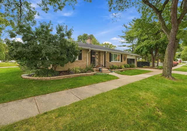 Single family home for sale at 237 W Jackson St, Elmhurst, IL 60126 | MLS# 12787931