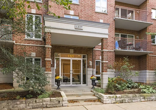 Photo 2 of Condo for sale at 1327 E Washington St #501, Des Plaines, IL 60016 | MLS# 12787960 | Listing updated on 2026-10-22