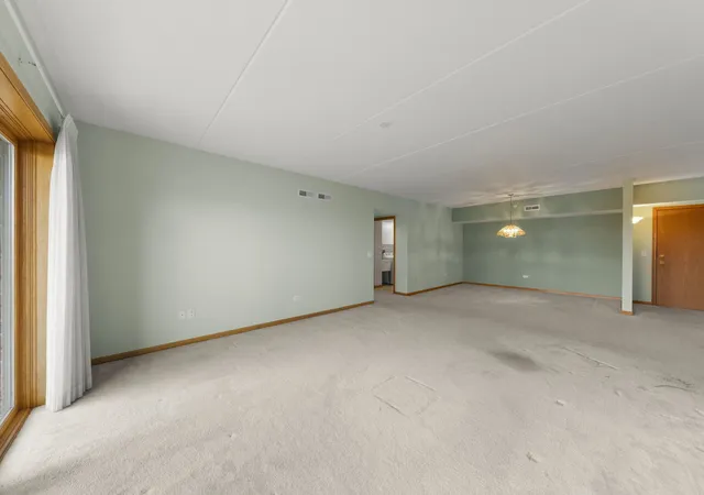 Photo 4 of Condo for sale at 1327 E Washington St #501, Des Plaines, IL 60016 | MLS# 12787960 | Listing updated on 2026-10-22