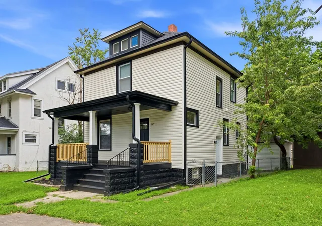 Photo 2 of Single family home for sale at 387 S Evergreen Ave, Kankakee, IL 60901 | MLS# 12787965 | Listing updated on 2026-10-29