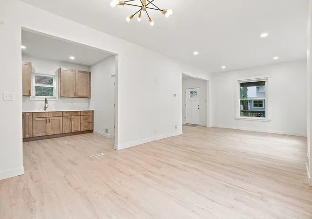Photo 3 of Single family home for sale at 387 S Evergreen Ave, Kankakee, IL 60901 | MLS# 12787965 | Listing updated on 2026-10-29