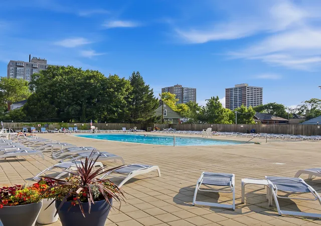 Photo 4 of Condo for sale at 4250 N Marine Dr #735, Chicago, IL 60613 | MLS# 12787970 | Listing updated on 2026-10-20