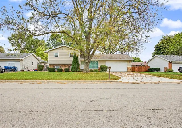 Single family home for sale at 804 N Illini Ave, Pontiac, IL 61764 | MLS# 12787986