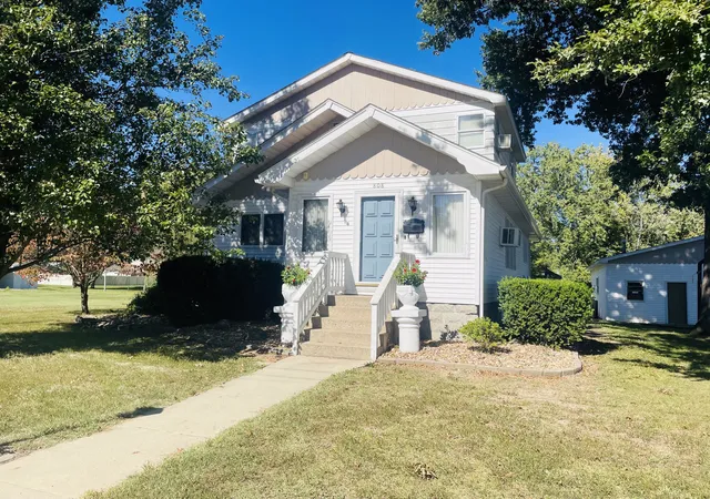 Photo 1 of Single family home for sale at 808 W Lexington St, Marion, IL 62959 | MLS# 12787992 | Listing updated on 2026-10-20
